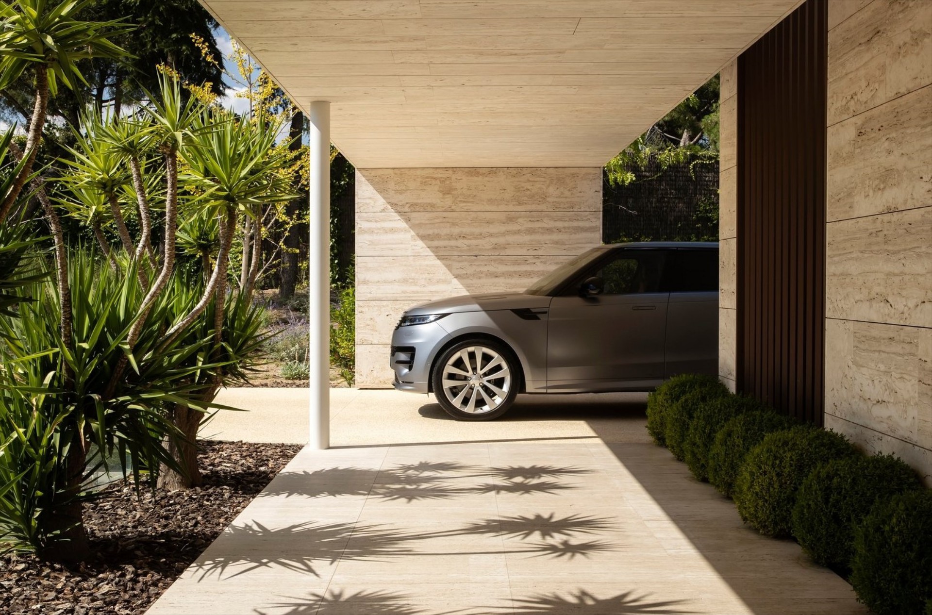 Το SUV των 150.000 € - Το αγόρασαν 47 Έλληνες σε 1 μήνα!