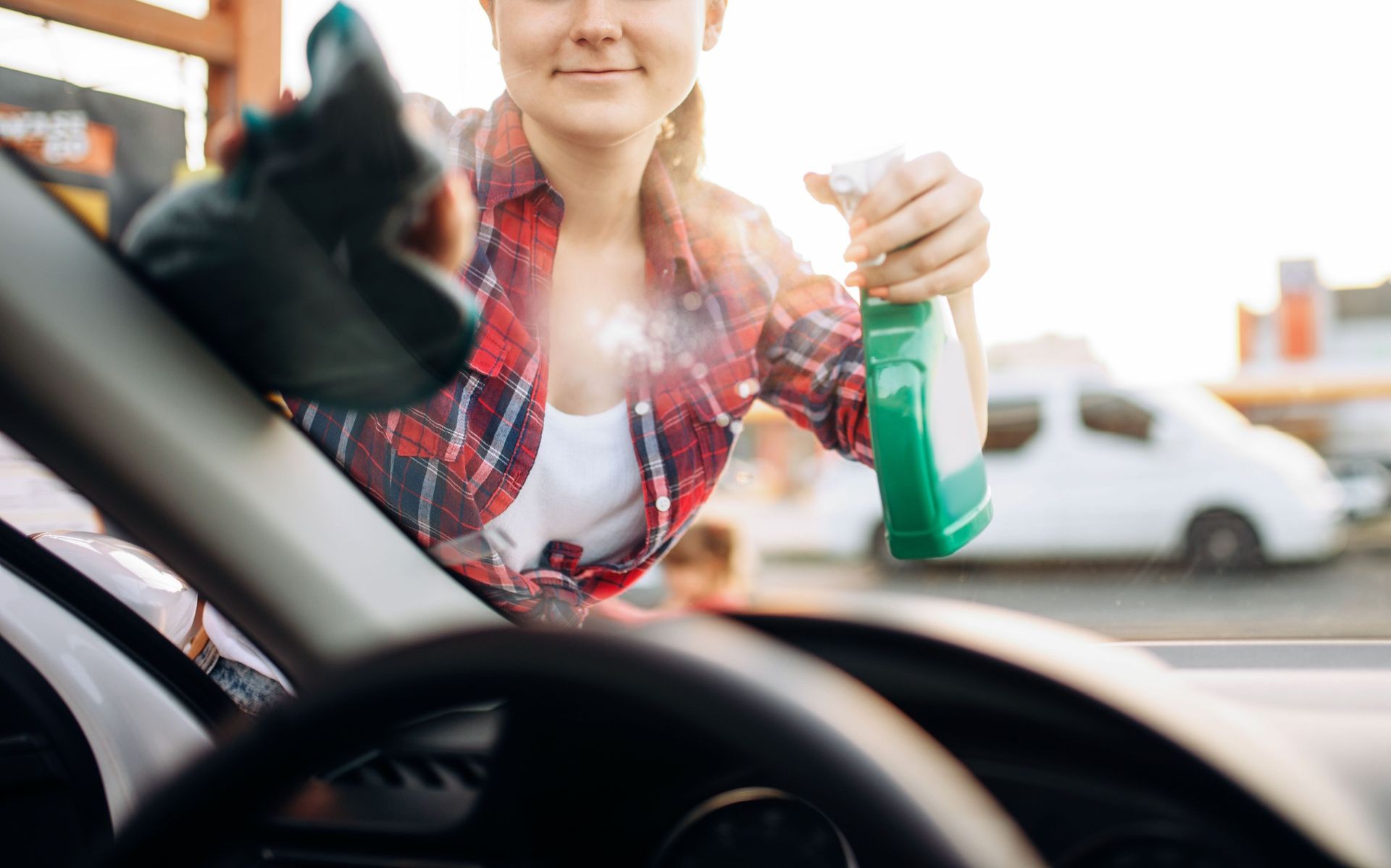 Τζάμια αυτοκινήτου με θαμπάδες; Δες πώς θα τα καθαρίσεις σωστά