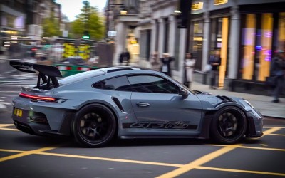 Το όνειρο του Λονδίνου: Η γειτονιά με τα κορυφαία supercars [video]