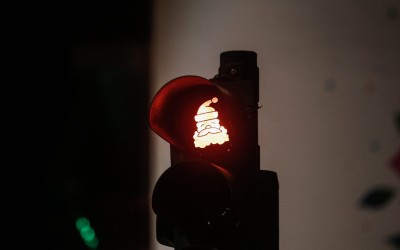 Το πιο παράξενο πορτοκαλί φανάρι βρίσκεται στα Τρίκαλα - Δείχνει έναν πρίγκιπα!