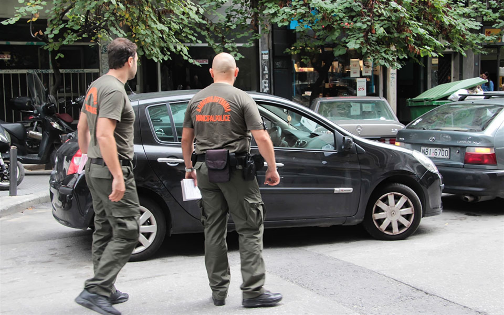 Παράνομο παρκάρισμα: Ποιος Δήμος βγάζει 16.500 ευρώ την ημέρα από κλήσεις; 
