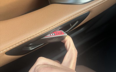 Lexus LBX: Ο μυστικός μοχλός στην πόρτα - Πού χρησιμεύει;