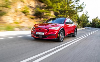 Ford Mustang Mach-E: Πόσα χιλιόμετρα βγάζει με μια φόρτιση; 
