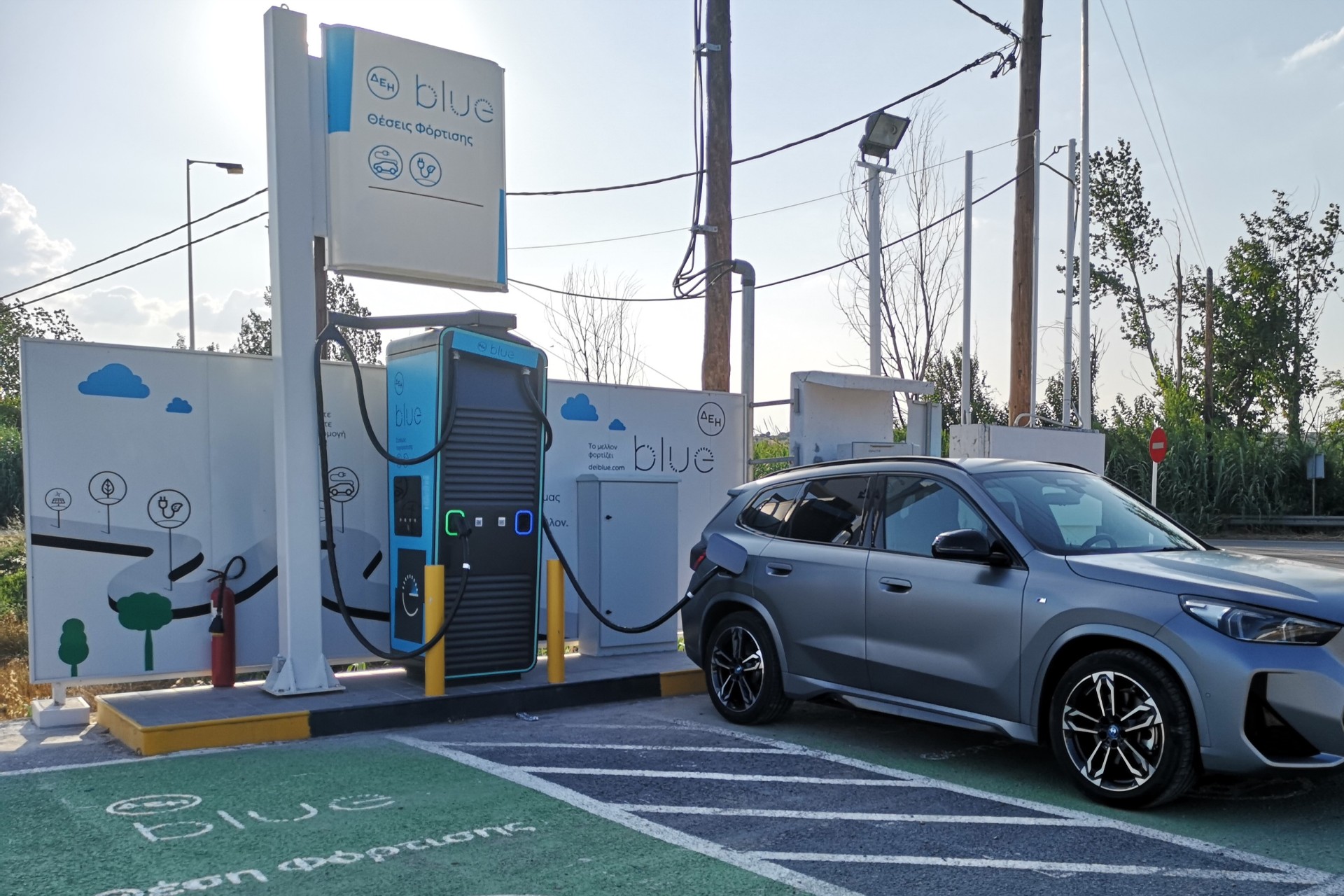 Πόσοι φορτιστές υπάρχουν στην Ελλάδα; Δες πώς θα τους βρεις