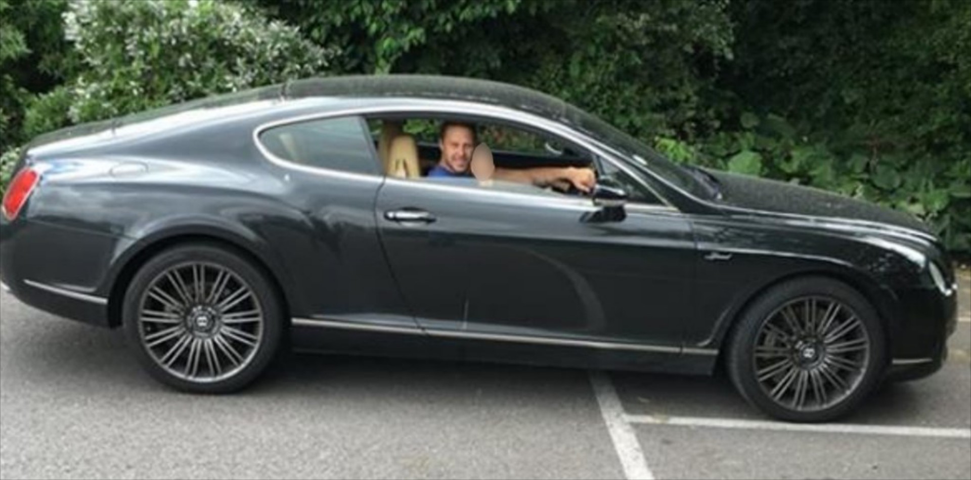 Ο πιο… μπούφος κλέφτης: Ανέβασε στο Facebook την Bentley που έκλεψε!