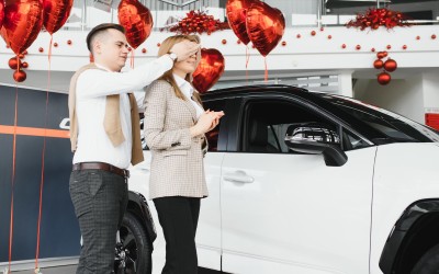 Αγίου Βαλεντίνου: Απόκτησε το αυτοκίνητο που θα ήθελε κάθε ζευγάρι