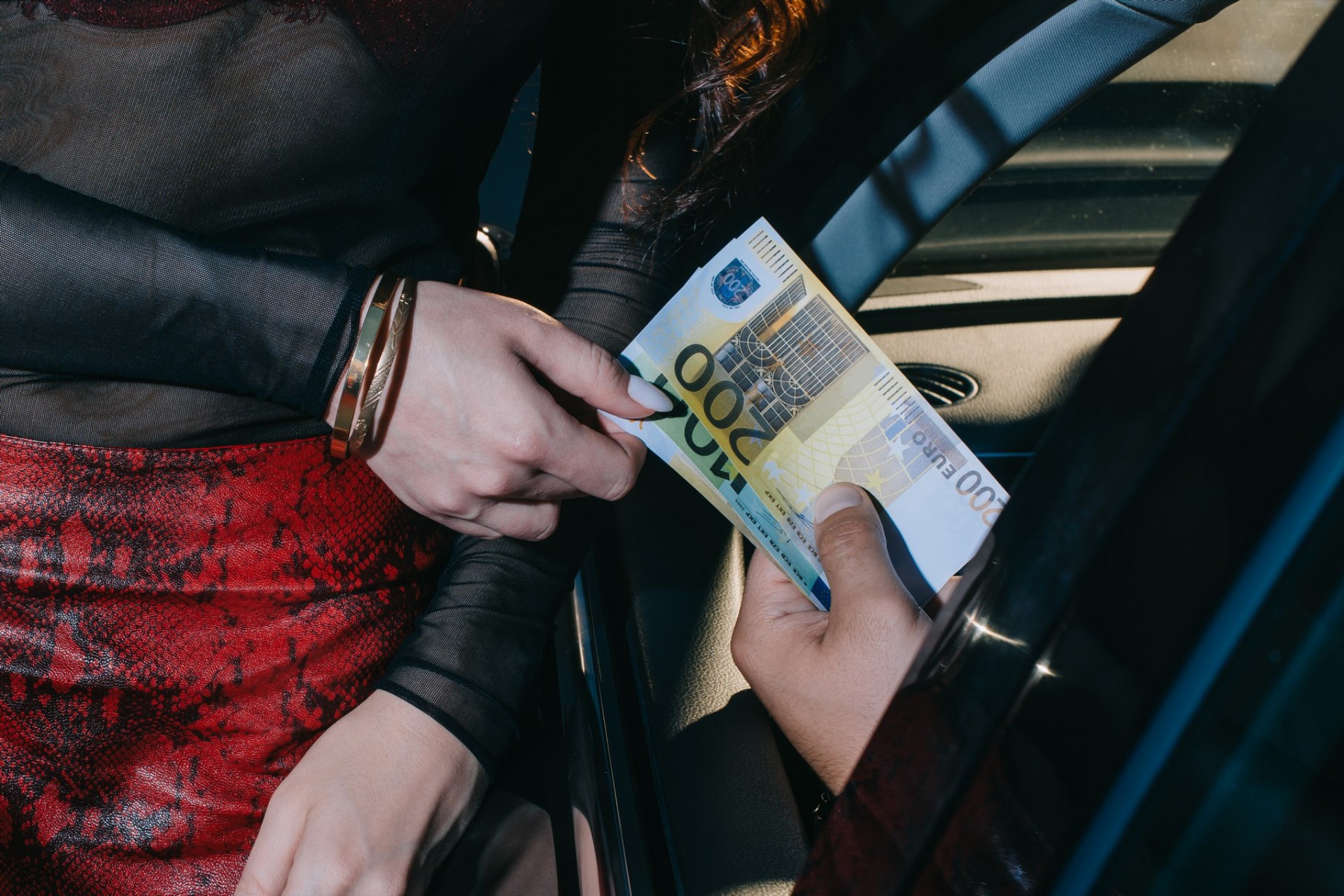 Αττική: Γυναίκα έφαγε 120.000 ευρώ από πελάτες – Η απάτη με αυτοκίνητα και σπίτια 