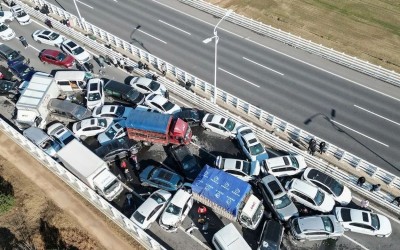 Τρομερή καραμπόλα 100 αυτοκινήτων - Δείτε το video