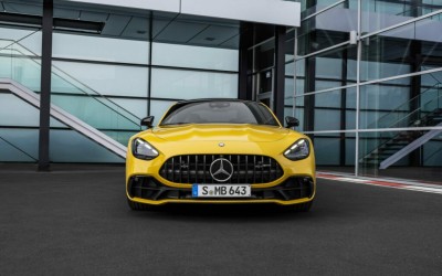 Νέα τετραθέσια υβριδική Mercedes - Με δίλιτρο μοτέρ 422 PS