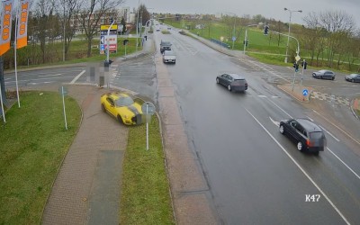 Πήρε τη Mustang του φίλου του και τα διέλυσε όλα [video]