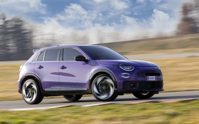 Πρώτες επίσημες εικόνες του Abarth 600e των 240 ίππων