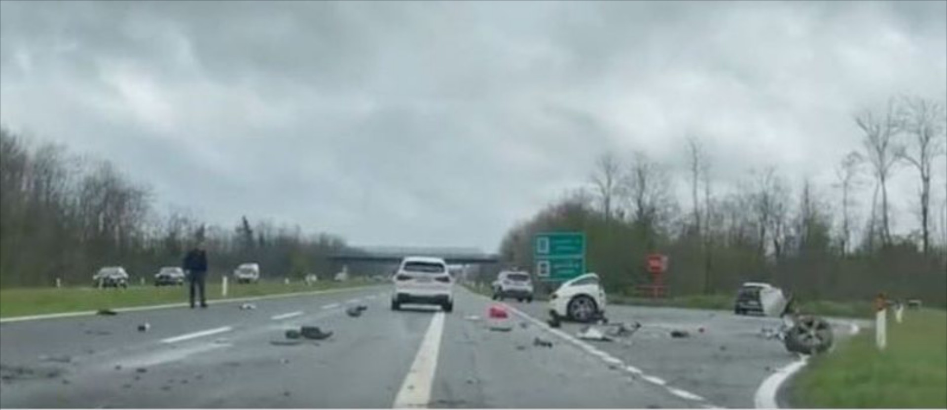 Ferrari κόπηκε στη μέση – Νεκροί ο οδηγός και το 21χρονο μοντέλο [φωτό]