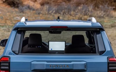 Το νέο Toyota έχει ανοιγόμενο παράθυρο στην πίσω πόρτα
