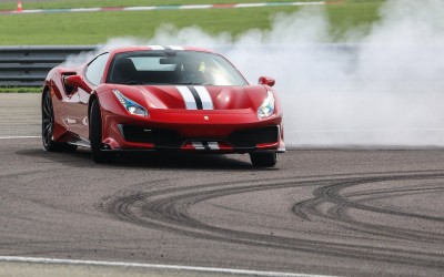 Η Ferrari επενδύει σοβαρά στις μπαταρίες για ηλεκτρικά αυτοκίνητα