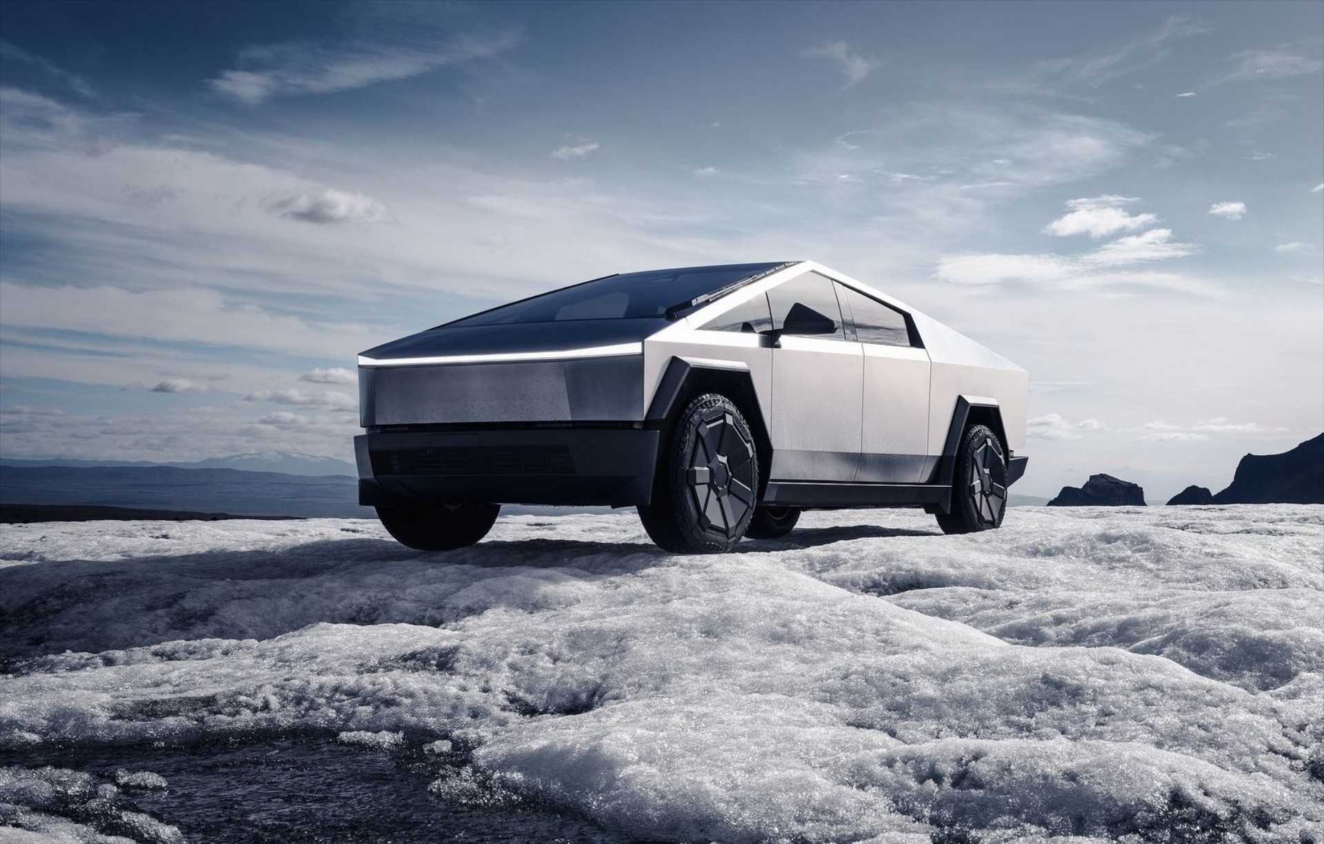 Καταστρέφονται τα Tesla Cybertruck στο νερό; 