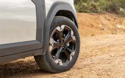 Το νέο Dacia που κάνει 1.400 km με ένα γέμισμα!