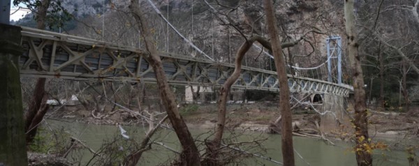 Ελλάδα: Η ξακουστή κρεμαστή γέφυρα των 210 μέτρων που κατέρρευσε - Ποιος θα την φτιάξει;
