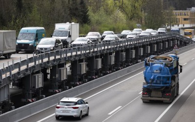 Επαναστατική γέφυρα καταργεί το μποτιλιάρισμα λόγω έργων [video]