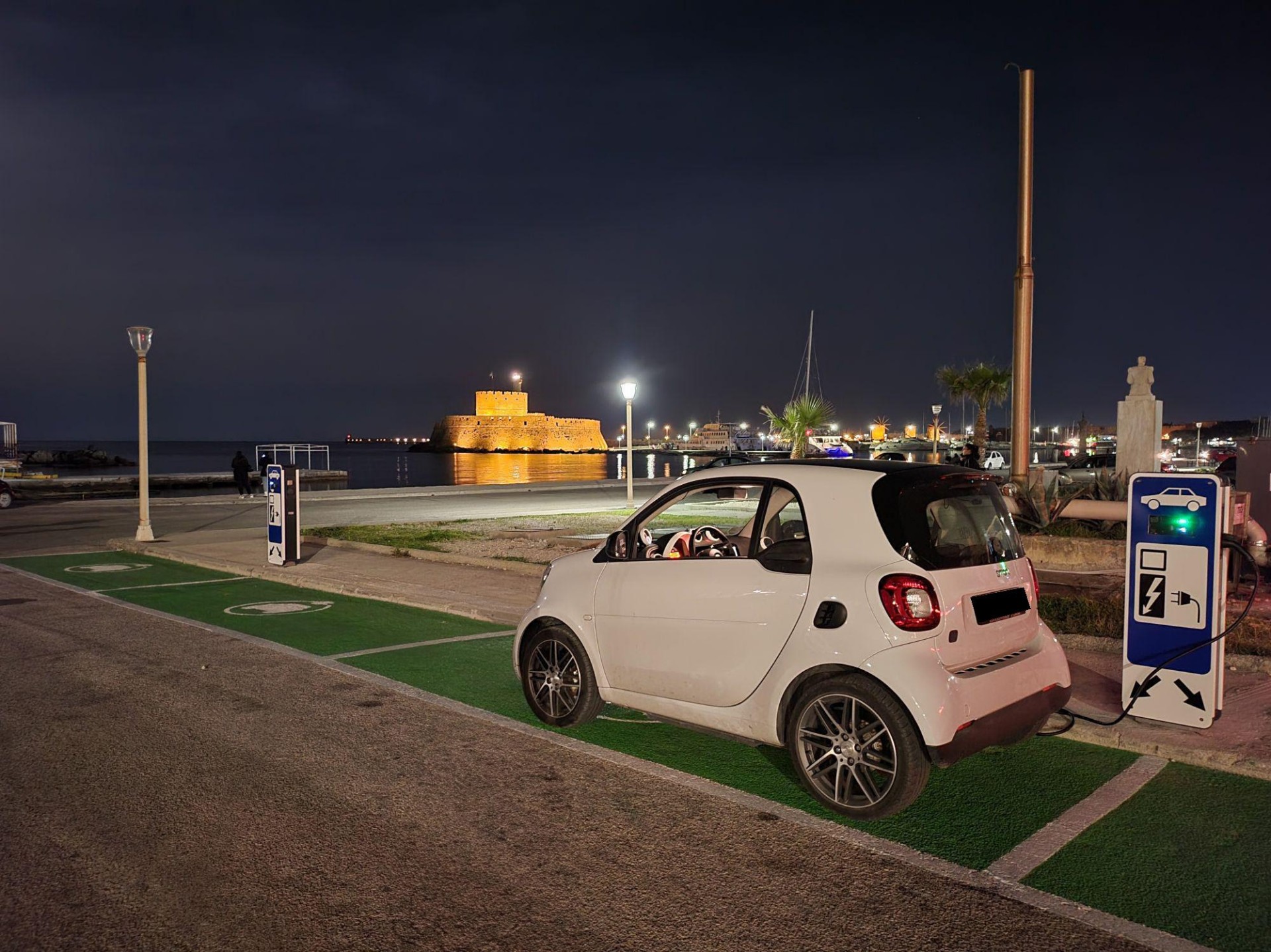 Ηλεκτρικό αυτοκίνητο: Πρέπει να το φορτίζω κάθε βράδυ;