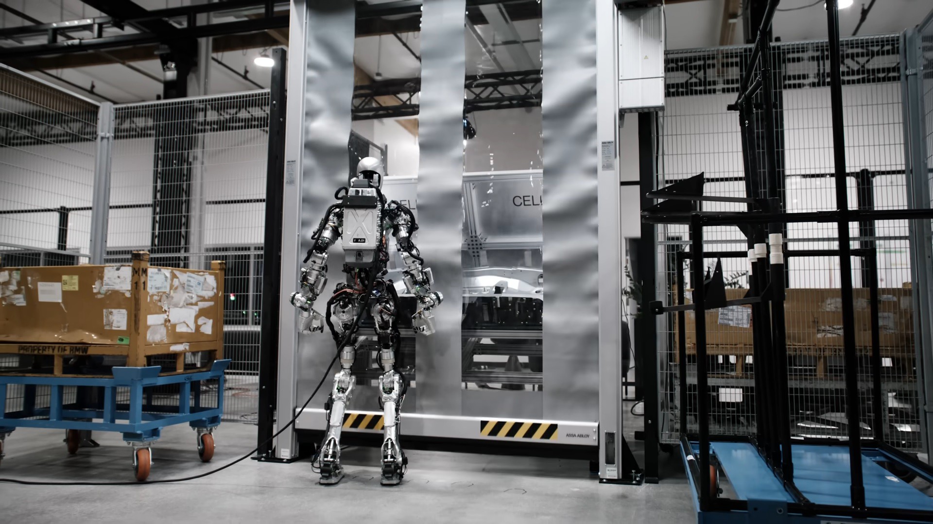 H BMW έβαλε ανθρωποειδές ρομπότ στο εργοστάσιό της - Φτιάχνει και καφέ!