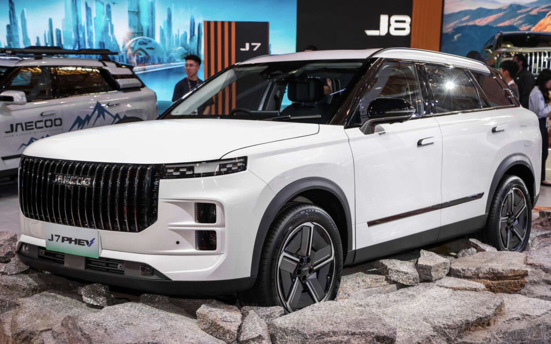 Οι Κινέζοι φέρνουν υβριδικό SUV με αυτονομία 1.300 km