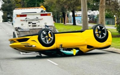 Ferrari SF90 τούμπαρε στη μέση του δρόμου - Πώς συνέβη
