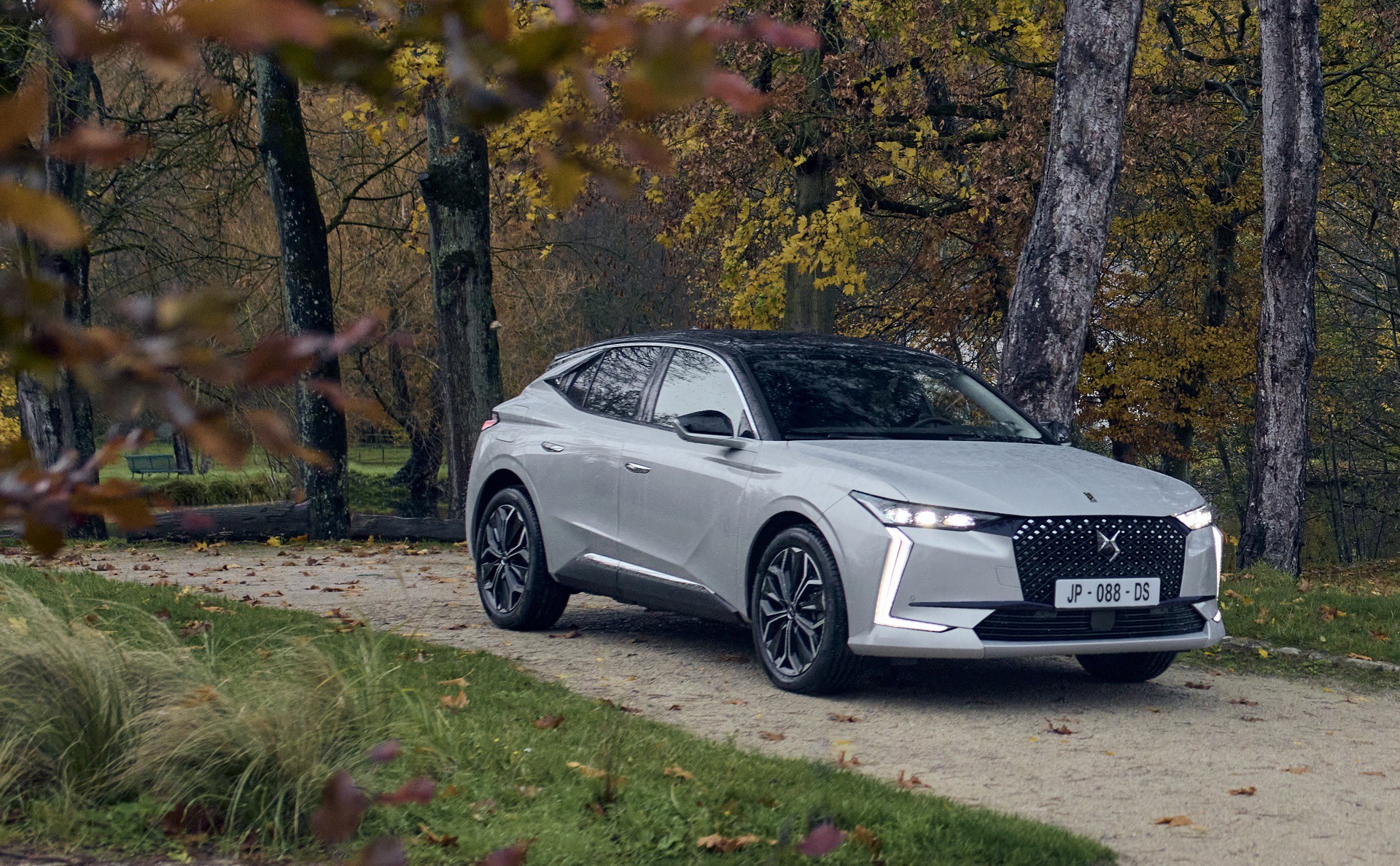 Στην Ελλάδα το νέο DS 4 Hybrid – Δείτε τιμές και εκδόσεις