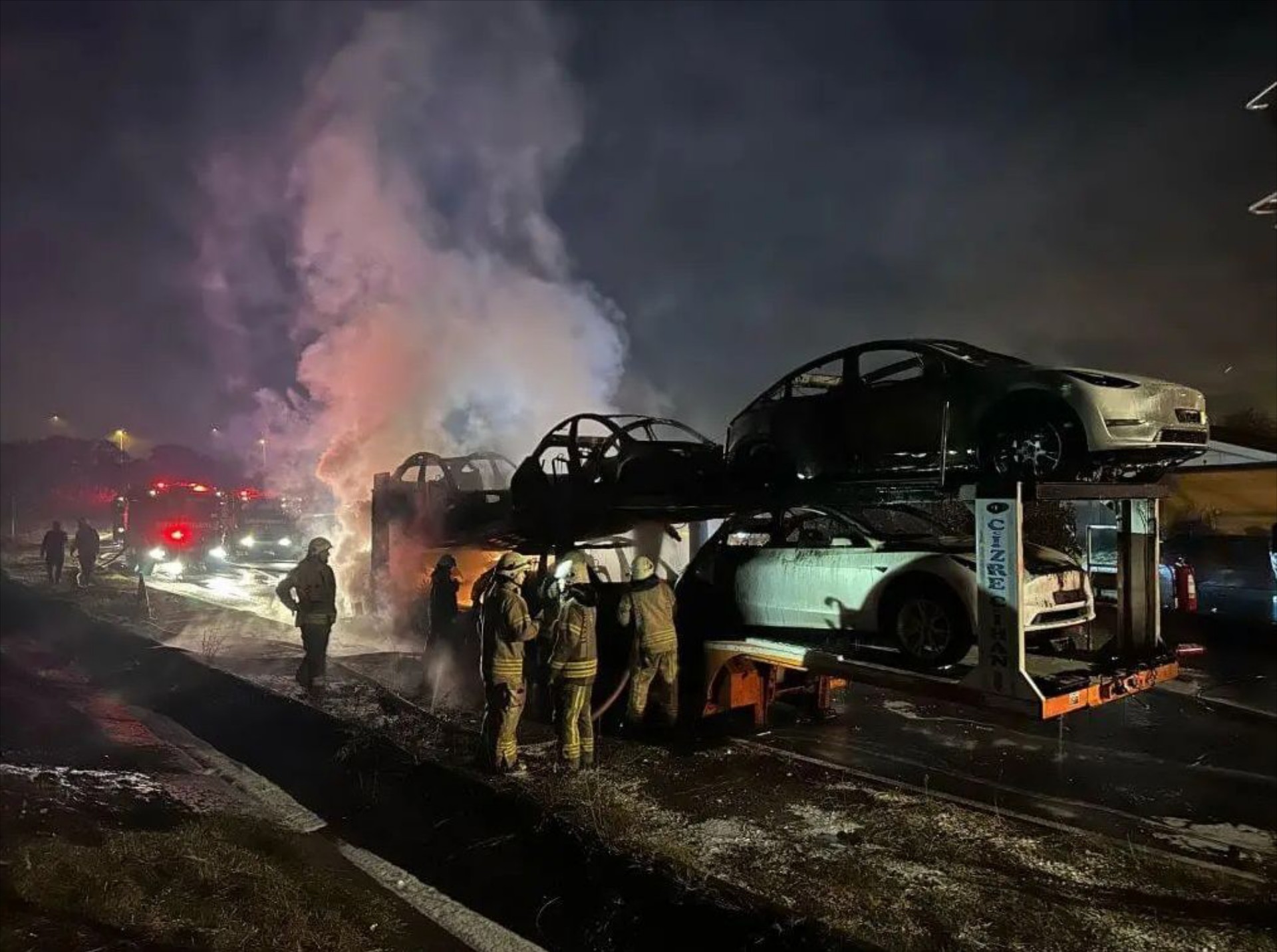 Η «χελώνα» της Πυροσβεστικής - Καλείται να σβήσει τη φωτιά στα ηλεκτρικά