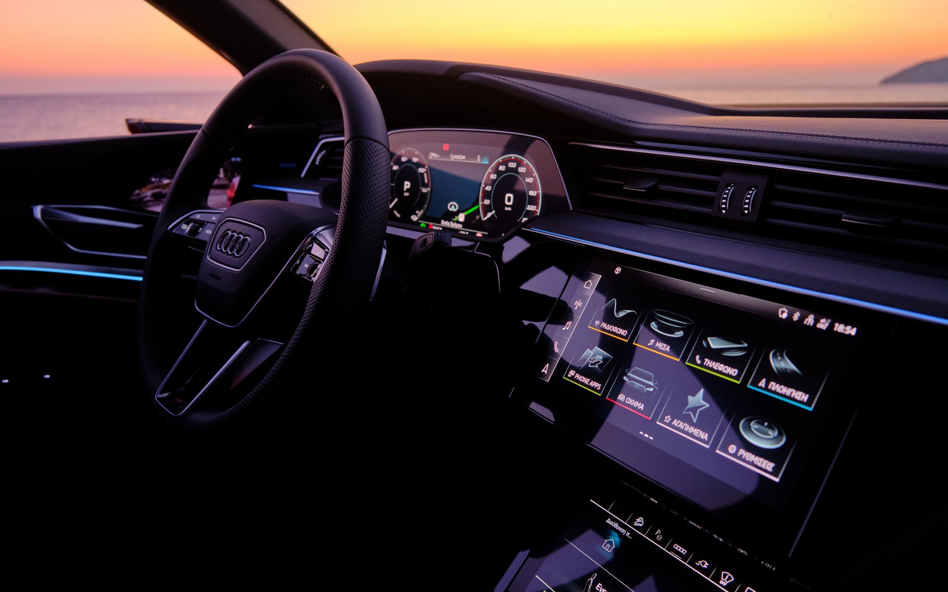 Οθόνη αφής ή φυσικοί διακόπτες; Τι προτιμούν οι οδηγοί;