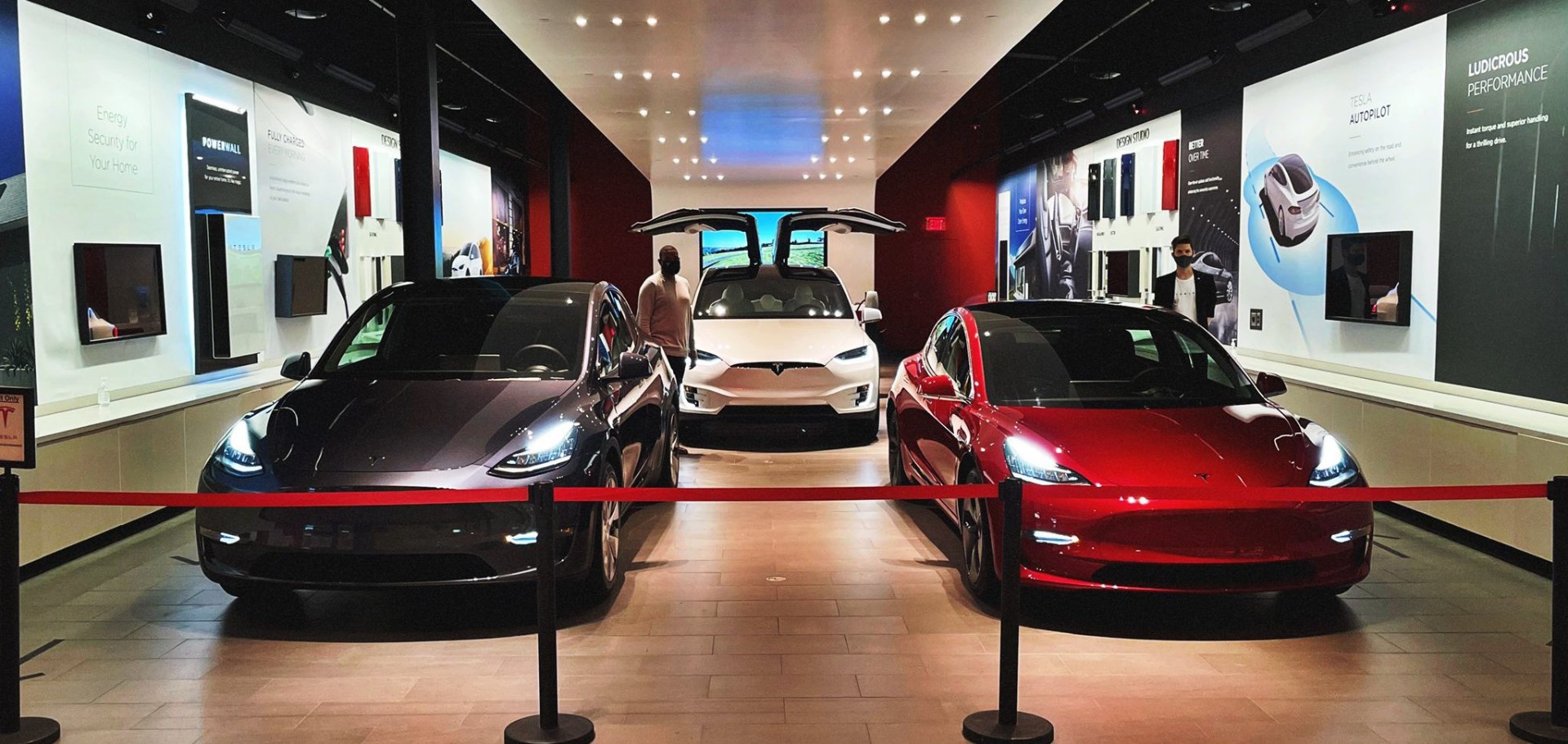 Οι πωλήσεις της Tesla έπεσαν για πρώτη φορά μετά από μία δεκαετία!