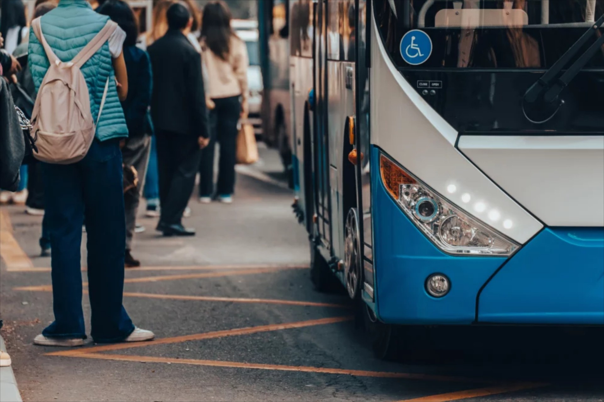Οδηγός λεωφορείου βρήκε πορτοφόλι με 1.400 ευρώ και το παρέδωσε