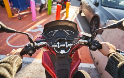 Τι μηχανάκι οδηγώ με δίπλωμα αυτοκινήτου;