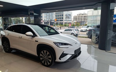 Έφτασε στις ελληνικές εκθέσεις το νέο SUV της BYD των 532 ίππων – Τιμές
