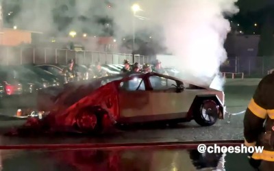 Τέσσερα καινούργια Tesla Cybertruck τυλίχθηκαν στις φλόγες στην αντιπροσωπεία! [video]