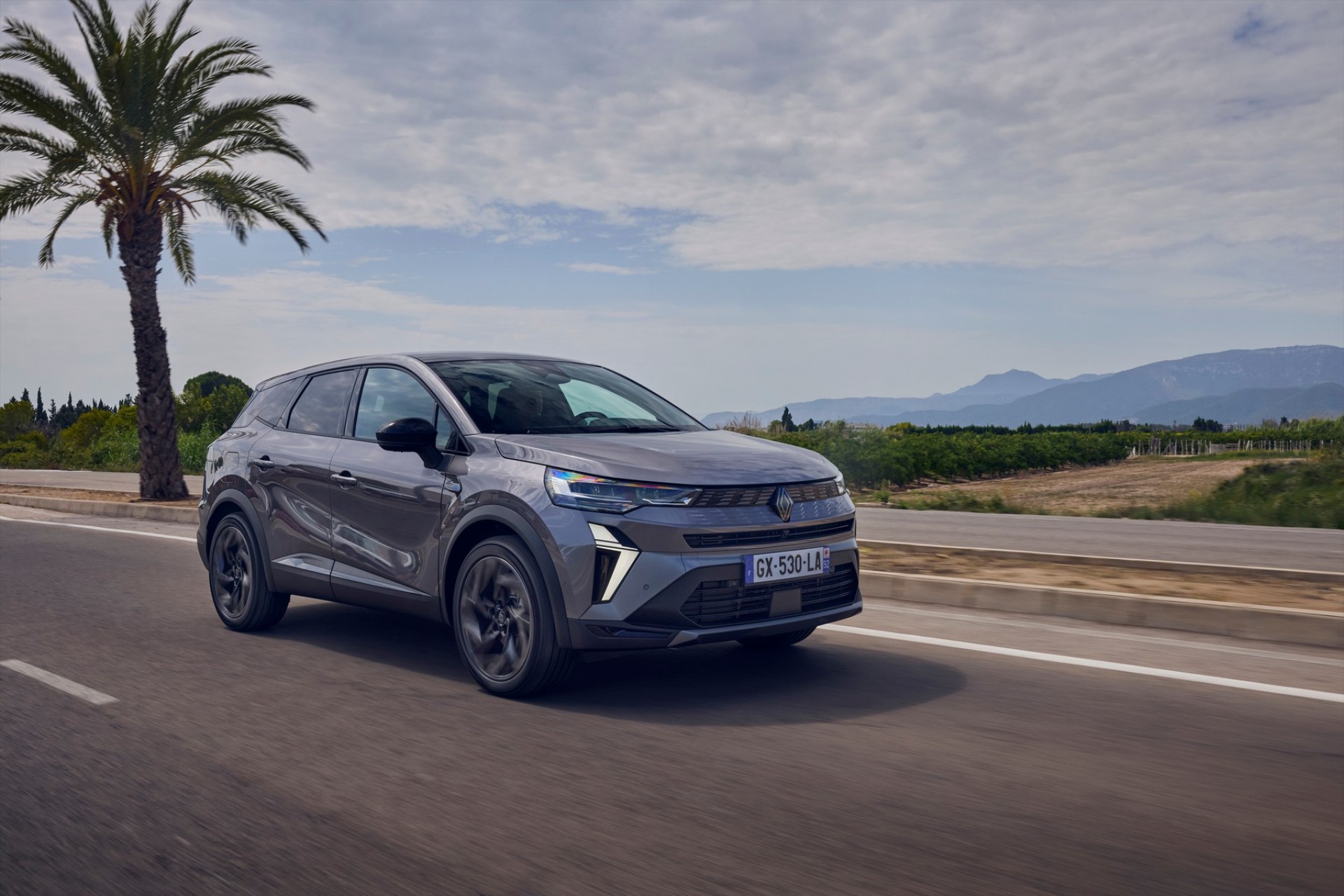 Απο 28.900 ευρώ το νέο υβριδικό SUV της Renault - Καίει 4,7 lt στα 100 km 