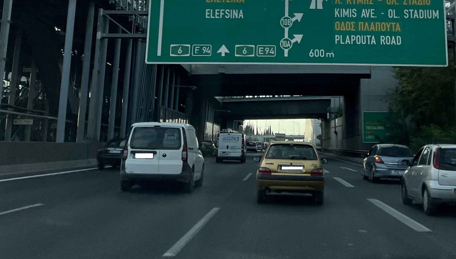 Αττική: Πώς έκλεψαν 30.000 ευρώ από αυτοκίνητο -Τι έκανε η Αστυνομία