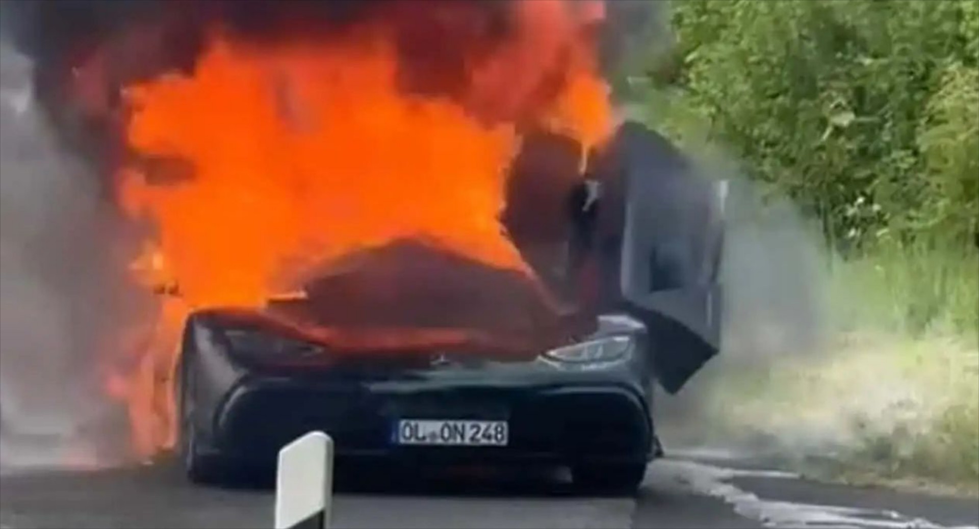 Κάηκε ολοσχερώς η συλλεκτική Mercedes των 2,8 εκατ. – Σε μόλις 275 μονάδες [video]