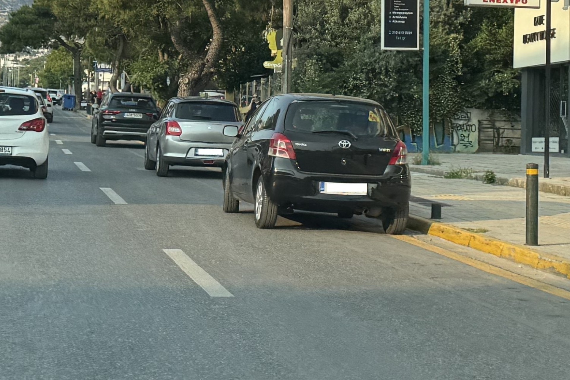 Επιτρέπεται το παρκάρισμα με αλάρμ σε κίτρινη γραμμή -Τι λέει η Τροχαία