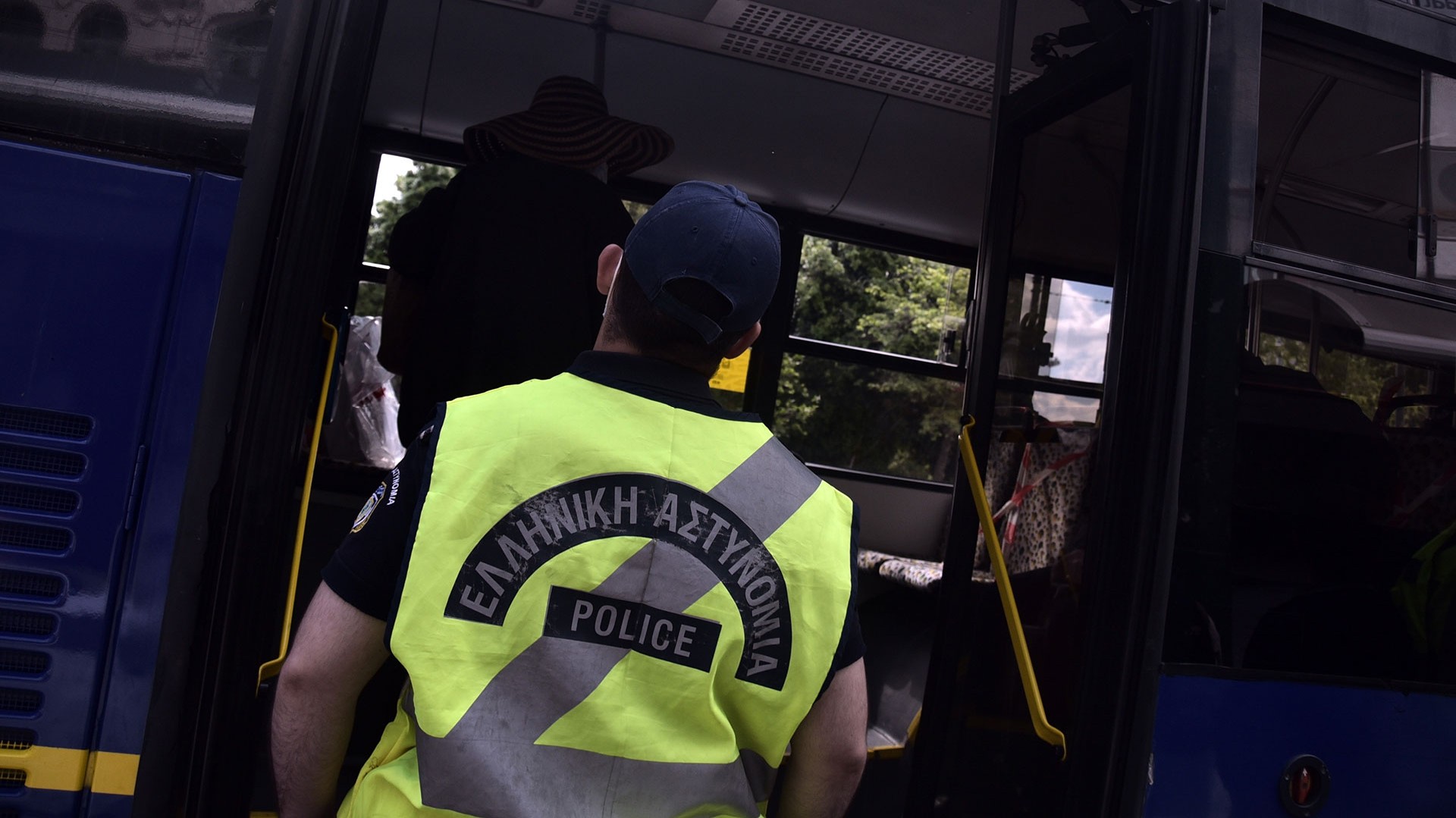 17χρονος είχε κατακλέψει επιβάτες λεωφορείων – Παριστάνοντας τον ελεγκτή 