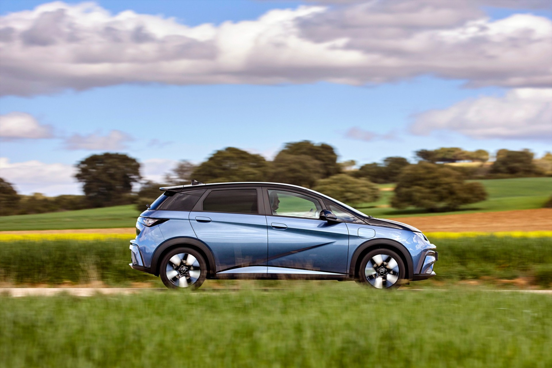 Το ηλεκτρικό αυτοκίνητο που κέρδισε Tesla και Volvo στην Ελλάδα - Έχει τιμή κάτω από 29.000 ευρώ