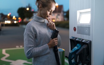 Πώς κάνεις το ηλεκτρικό αυτοκίνητο να φορτίσει πιο γρήγορα – Το μυστικό που πρέπει να μάθεις [video]