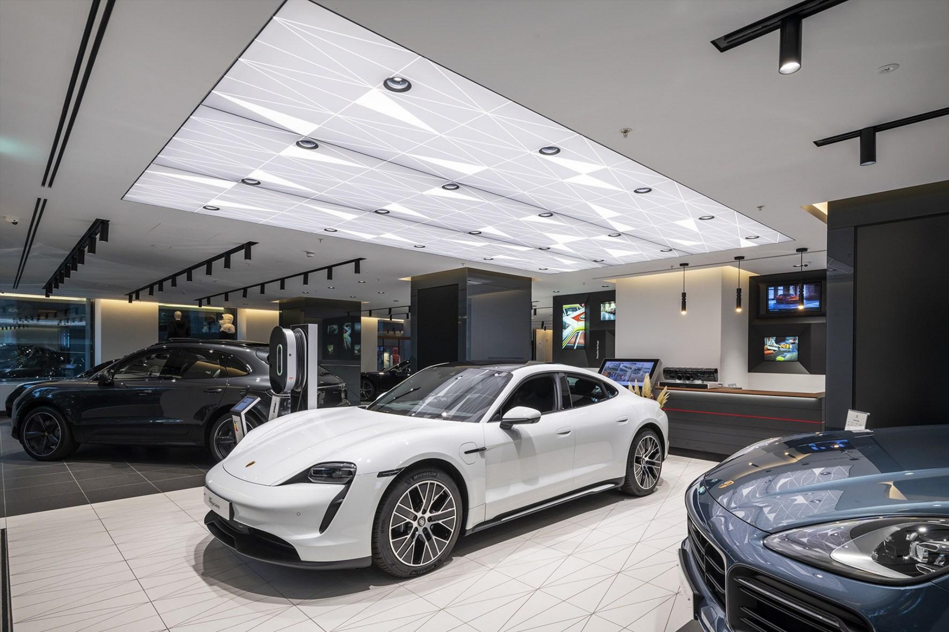 55χρονος μπήκε σε αντιπροσωπεία και αγόρασε Porsche 911 με ψεύτικη ταυτότητα!