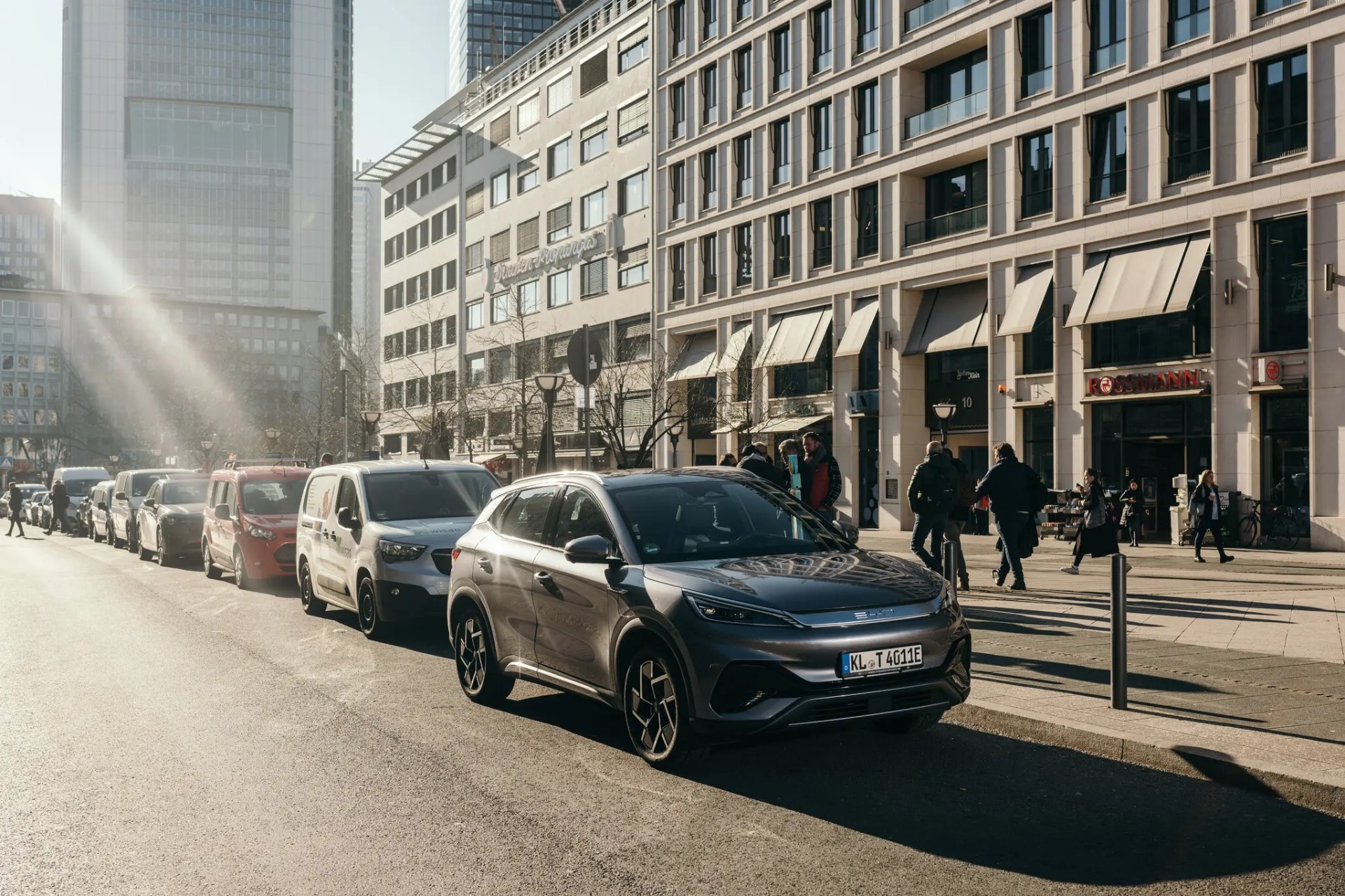 Εσύ τρακάρεις στο παρκάρισμα, η BYD πληρώνει – Τι ανακοίνωσαν οι Κινέζοι;