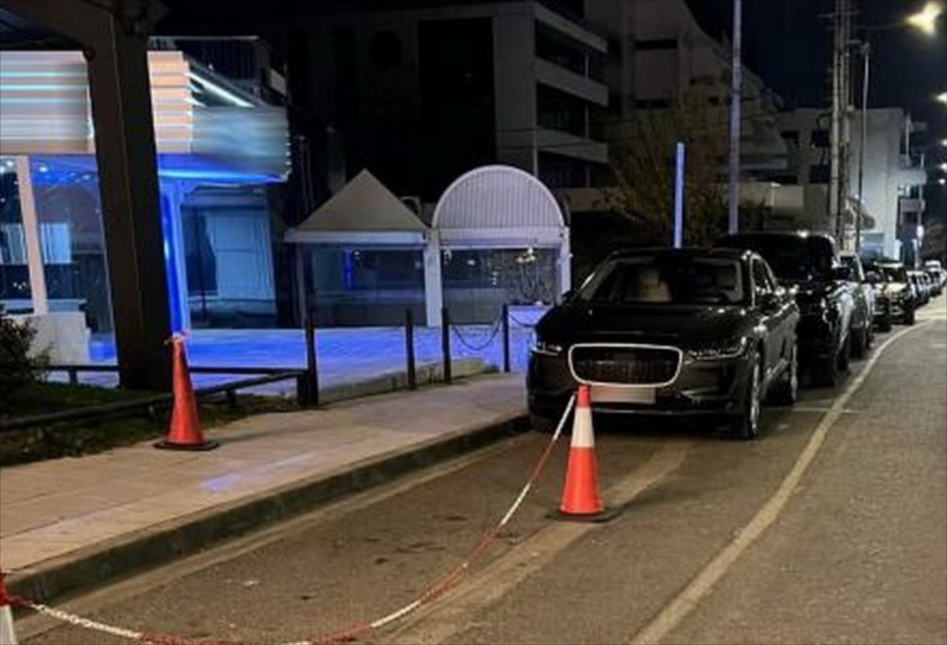 Έφοδος της Αστυνομίας στην Κηφισιά – Έβαλε χειροπέδες σε παρκαδόρους