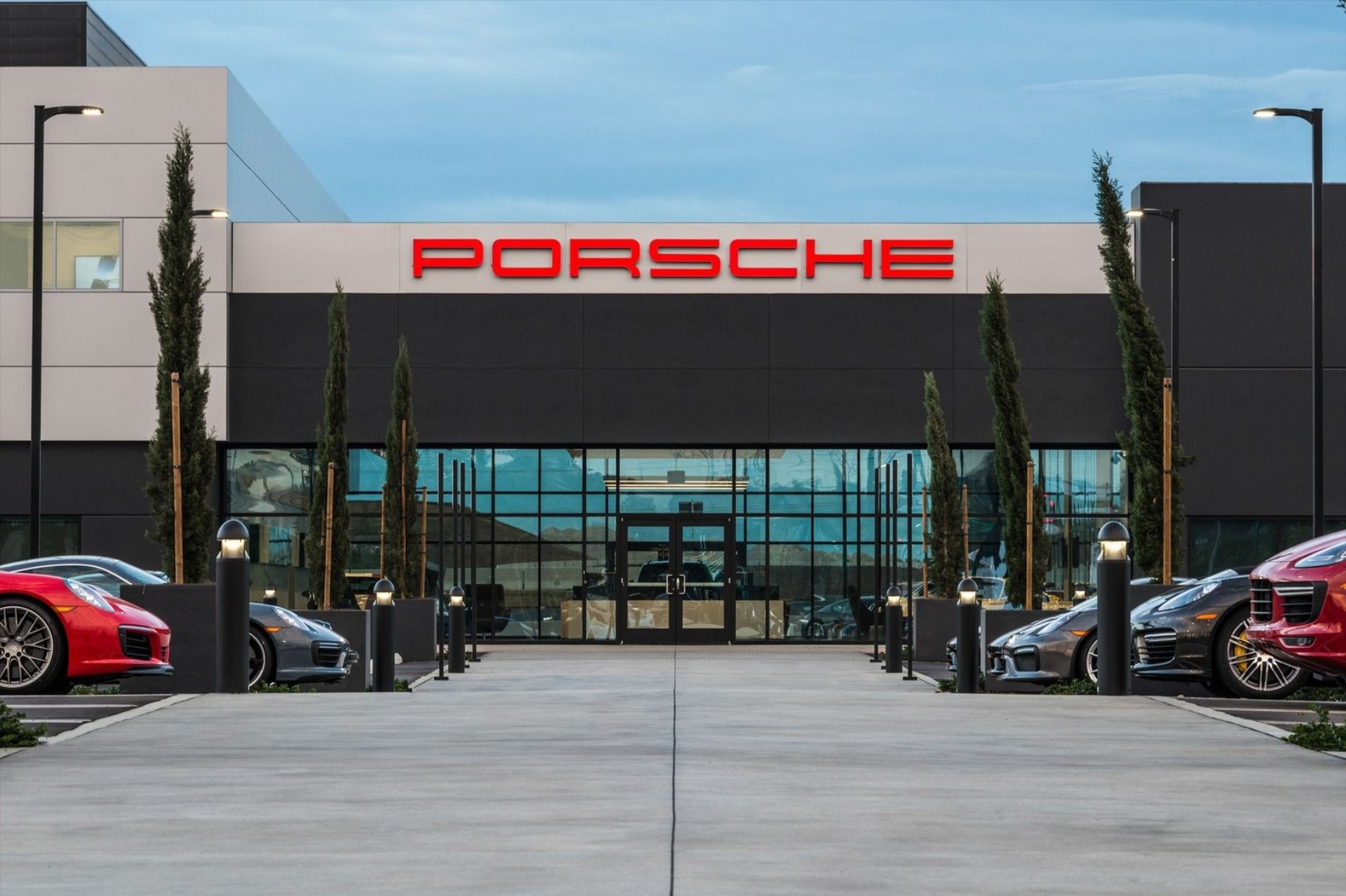 Πόσες Porsche αγόρασαν οι Έλληνες το 2025 - Για ποιο αυτοκίνητο δίνουν 152.000 ευρώ