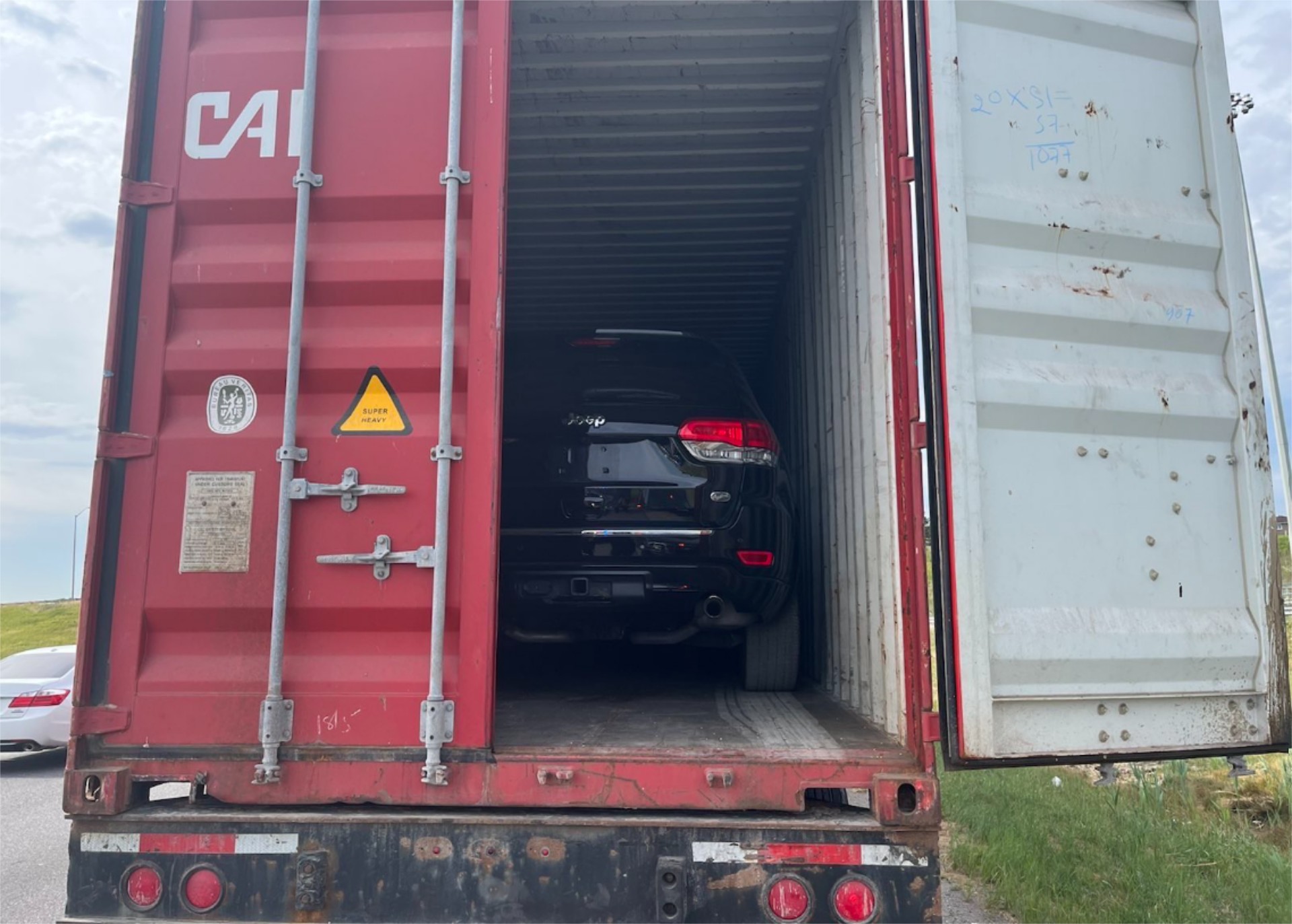 Κατάσχεσαν 32 κλεμμένα αυτοκίνητα στο τελωνείο – Άνω των 3 εκατ. η αξία τους