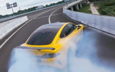 Ο νέος Ken Block είναι Κινέζος και οδηγεί Xiaomi με 1.548 ίππους – Καίει λάστιχο για 9 λεπτά και 9 δευτερόλεπτα [video]