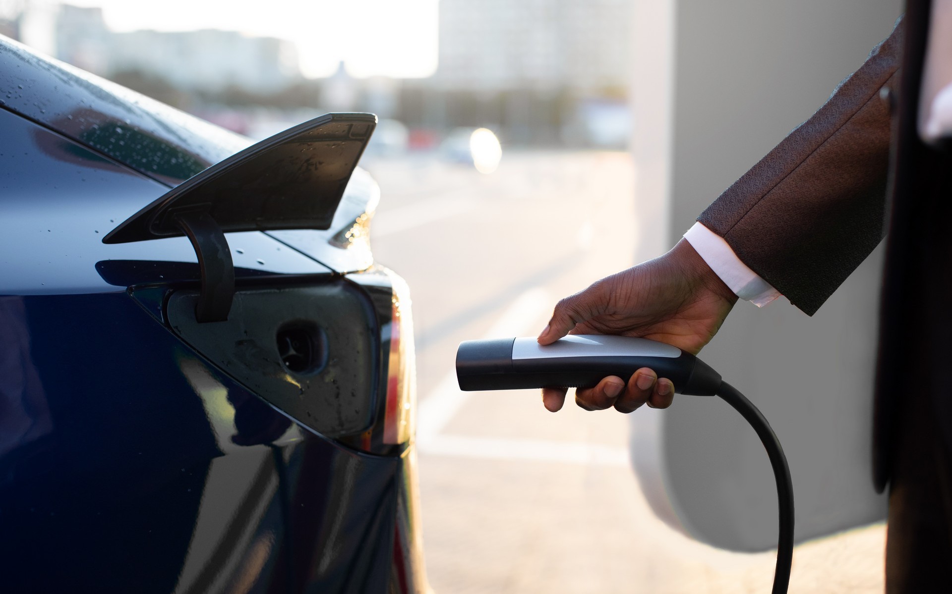 Video: Πως… δεν πρέπει να φορτίζεις το ηλεκτρικό σου αυτοκίνητο