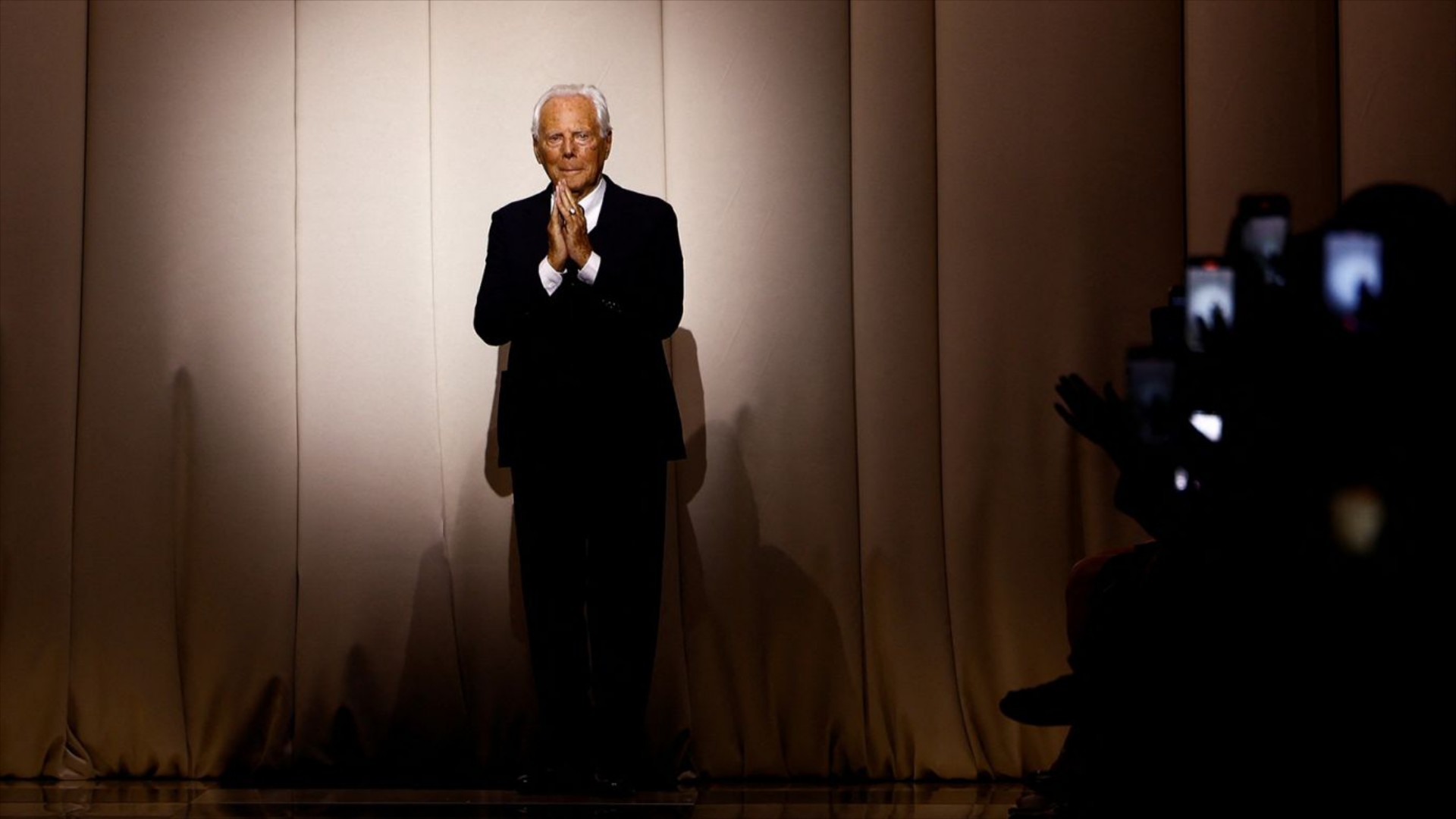 Giorgio Armani: Ο σχεδιαστής που άλλαξε τη μόδα πουλώντας… ένα αυτοκίνητο