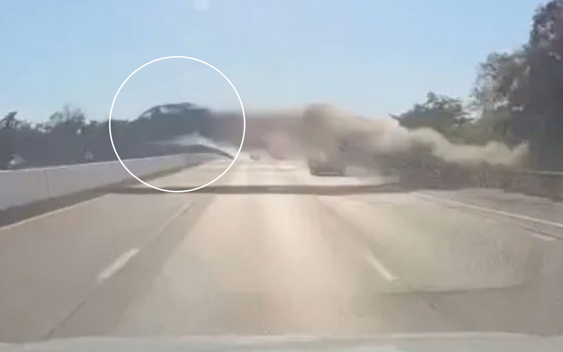 IX που οδηγούσε 70χρονος πέταξε πάνω από την εθνική οδό – Τρομερό video 